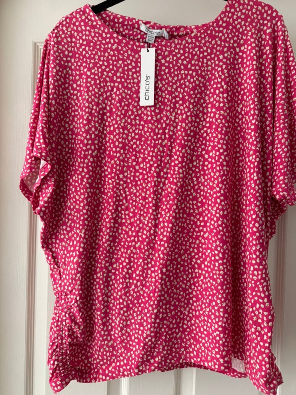 New Chicos Cheetah Ruched Banded Hem Top - So Soft!